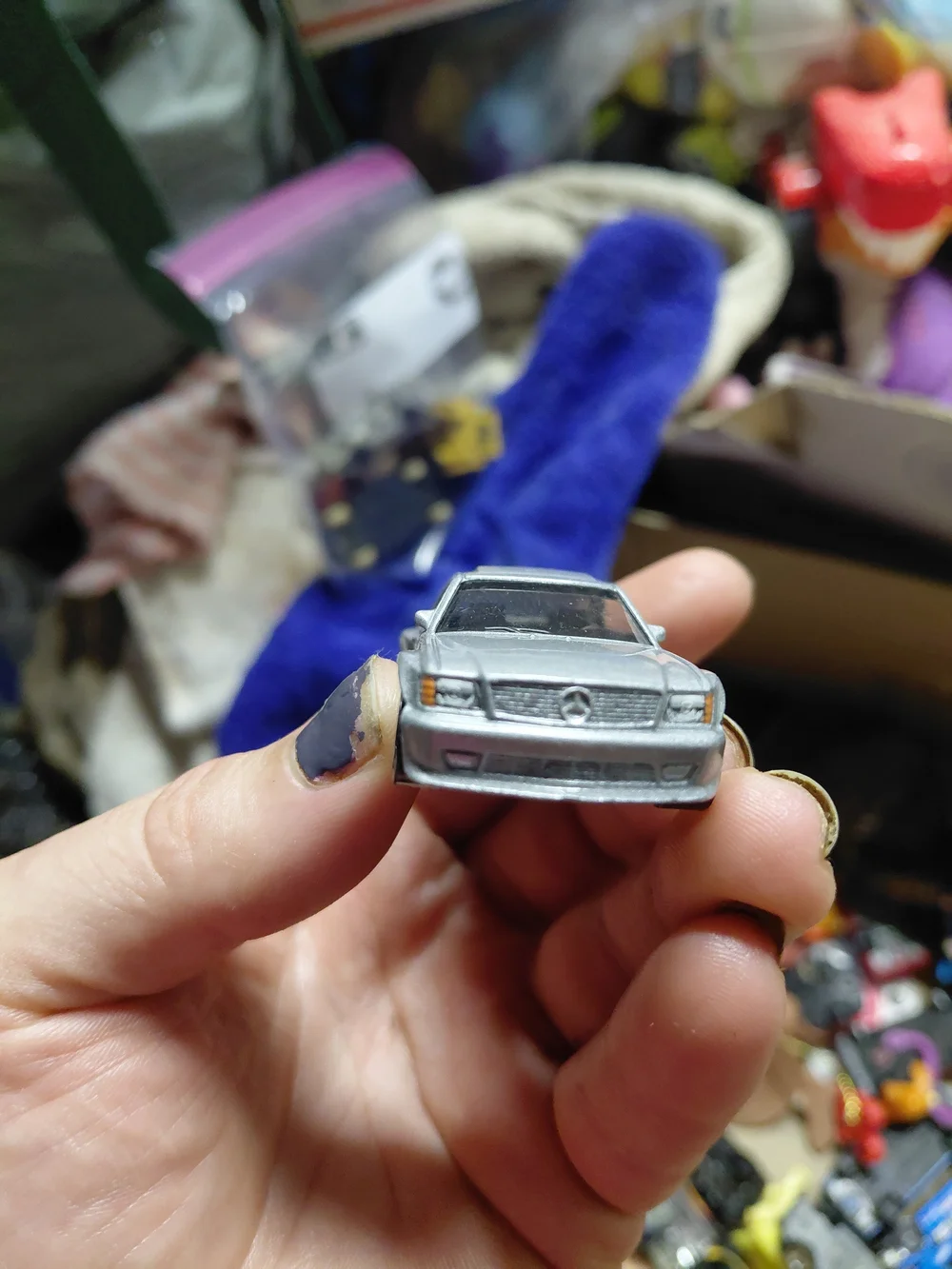 1:64 scale Hot Wheels '89 Mercedes-Benz 560 SEC AMG die-cast toy car.